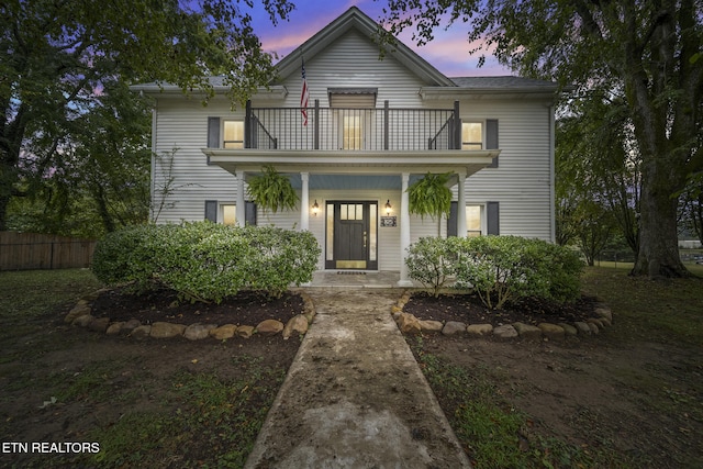 view of front of property featuring a balcony