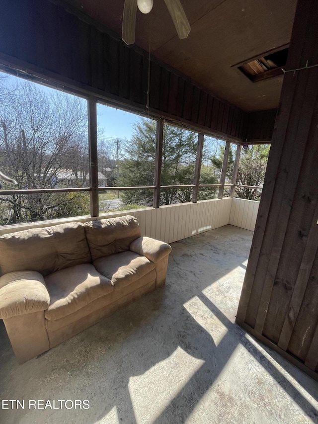 sunroom / solarium with ceiling fan