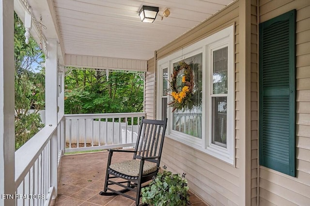 balcony featuring covered porch