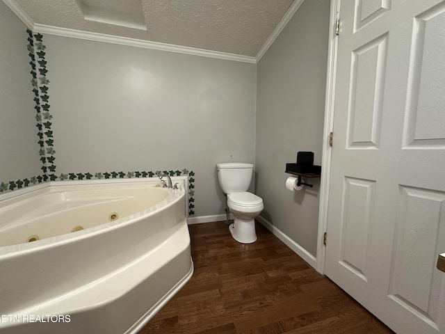 bathroom featuring hardwood / wood-style flooring, a textured ceiling, crown molding, and a bathing tub