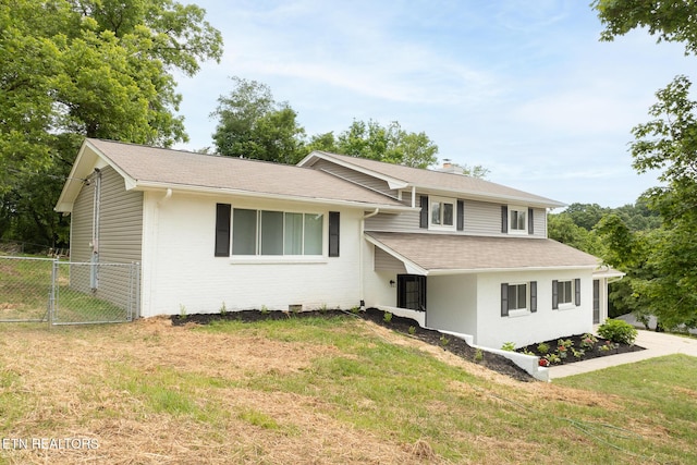 tri-level home featuring a front yard