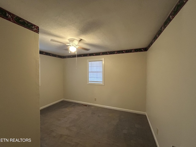 carpeted spare room featuring ceiling fan and a textured ceiling