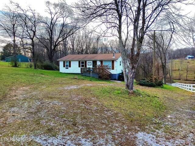 view of front of house with a front lawn