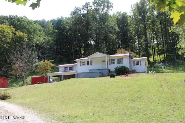 view of front of property featuring covered porch and a front yard