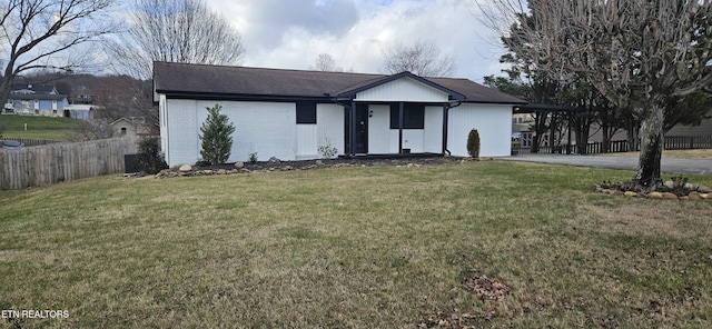 single story home featuring a front lawn