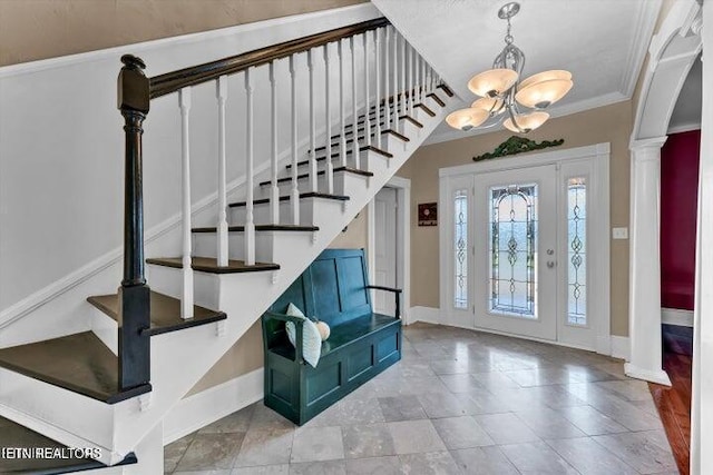 entryway featuring crown molding and a notable chandelier