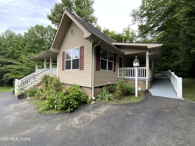 view of front of property featuring a porch