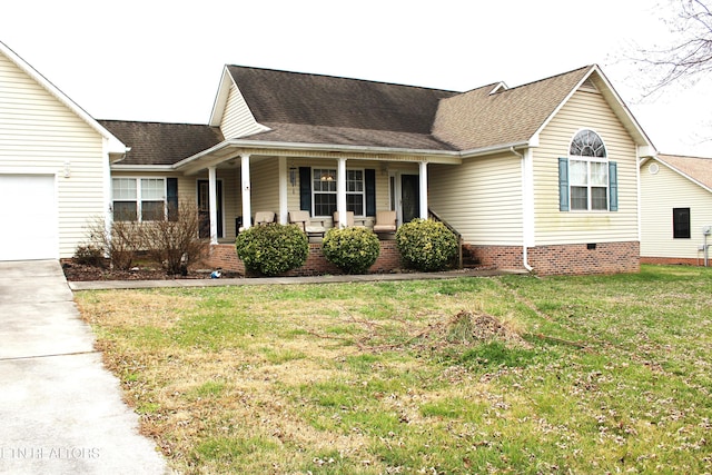 view of front of home featuring a front lawn, covered porch, and a garage