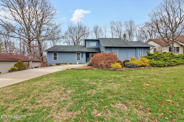 view of front of property with a front lawn