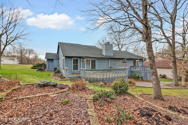 view of front of home featuring a deck and a front lawn