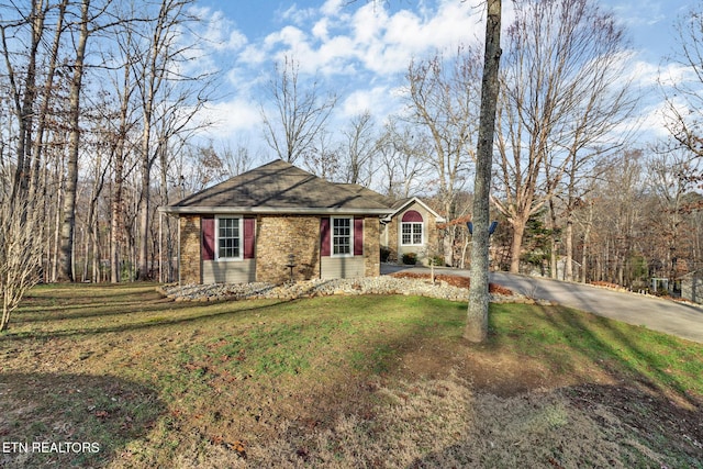 ranch-style home featuring a front yard