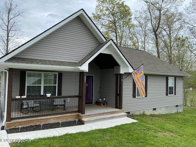 view of front of property featuring a front lawn and a porch