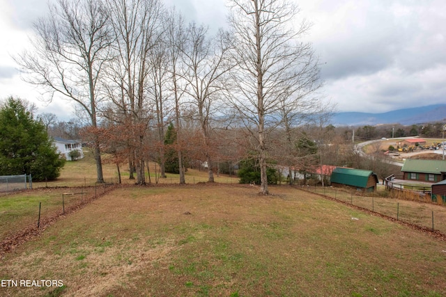 view of yard featuring a rural view