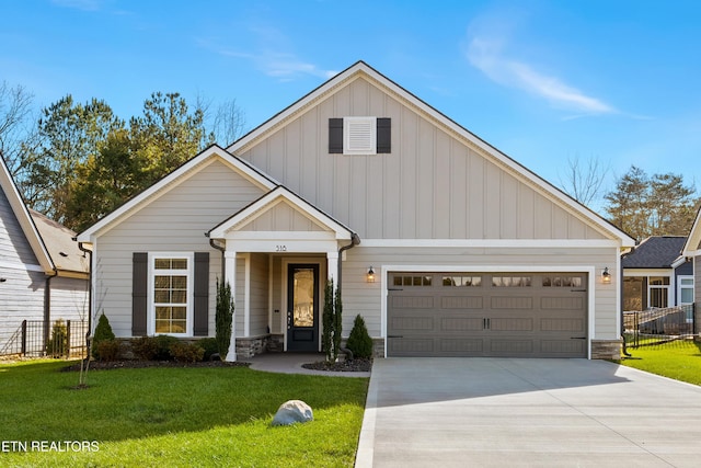 view of front of home featuring a front yard and a garage