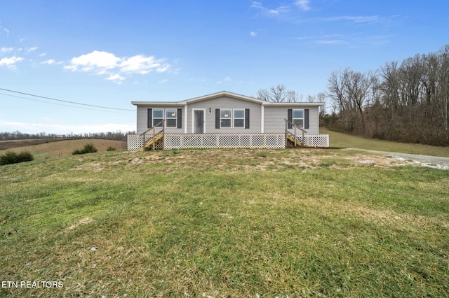 view of front of property featuring a front lawn