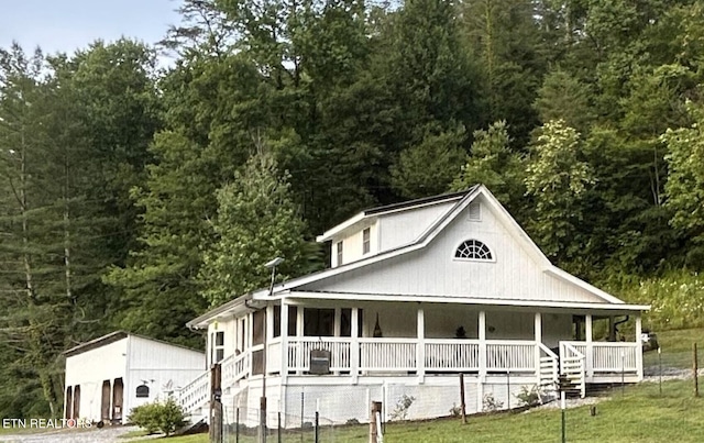 view of front of home featuring covered porch and a front yard