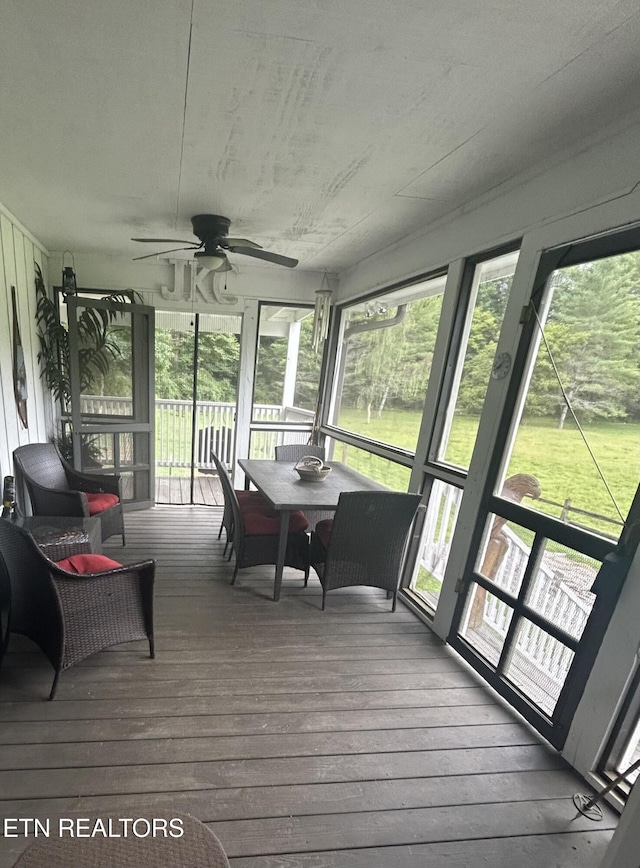 sunroom featuring ceiling fan