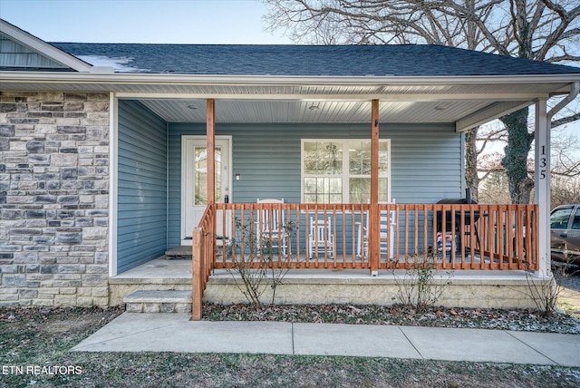 entrance to property featuring a porch