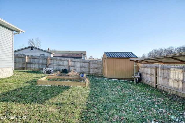 view of yard with a shed