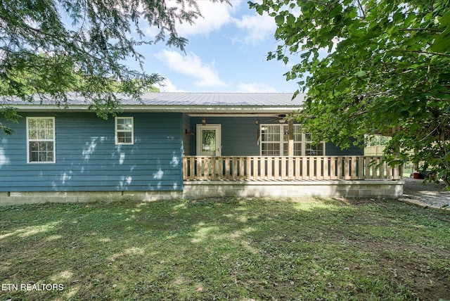 view of front of home with a front lawn