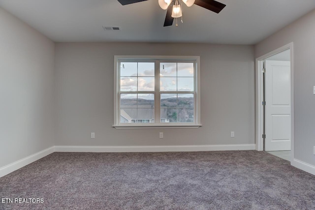 carpeted empty room featuring ceiling fan