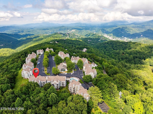 birds eye view of property featuring a mountain view