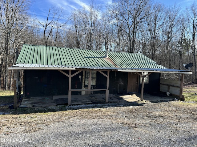 view of front facade with metal roof