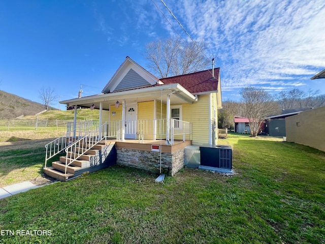 view of front facade with a porch and a front yard