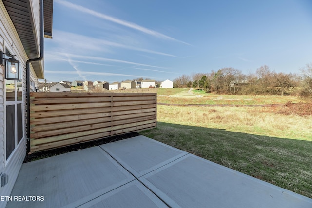 view of yard featuring a patio