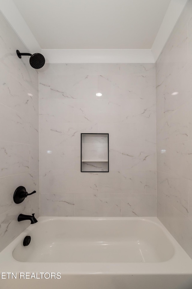 bathroom featuring tiled shower / bath combo