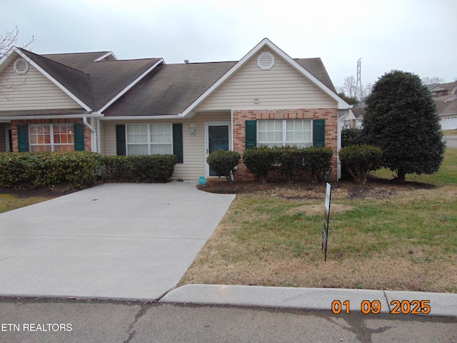 ranch-style house with a front yard