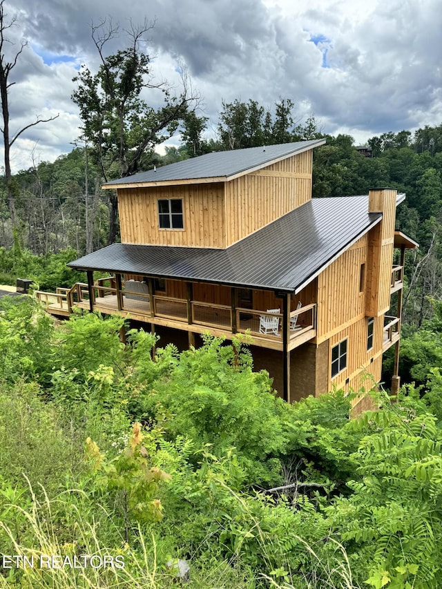 back of house featuring metal roof