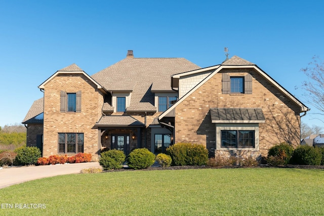 view of front facade with a front yard