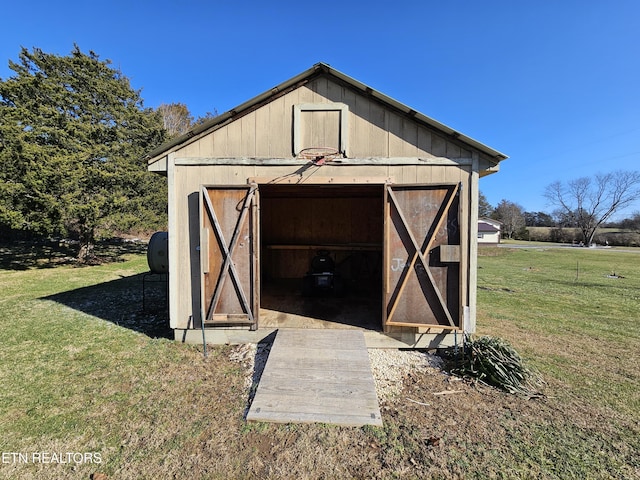 view of outdoor structure featuring a yard