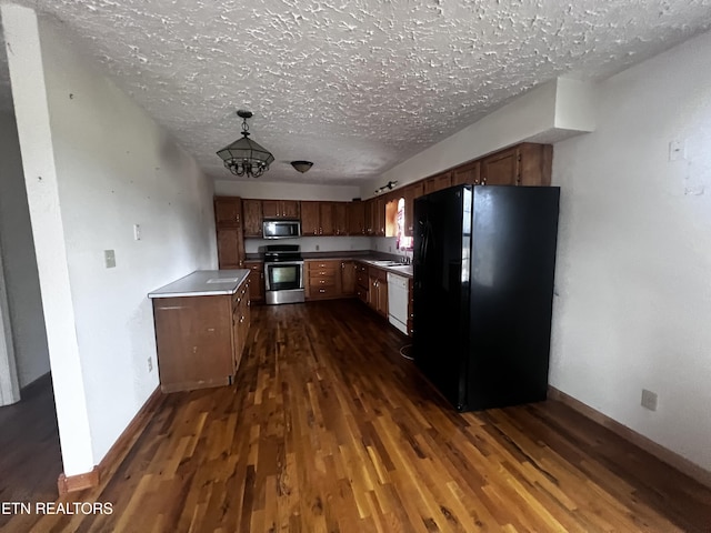 kitchen with hanging light fixtures, a textured ceiling, appliances with stainless steel finishes, dark hardwood / wood-style flooring, and a chandelier