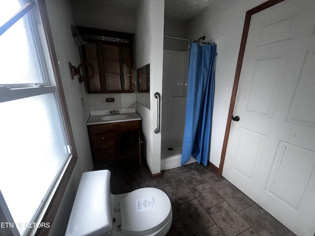 bathroom with a shower with curtain, toilet, and vanity