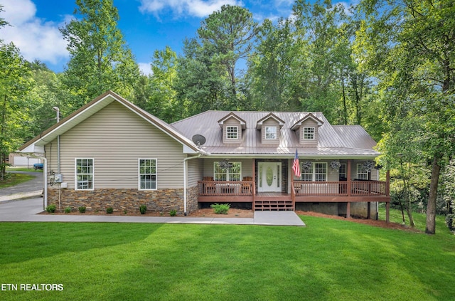 view of front of home with a front lawn and covered porch