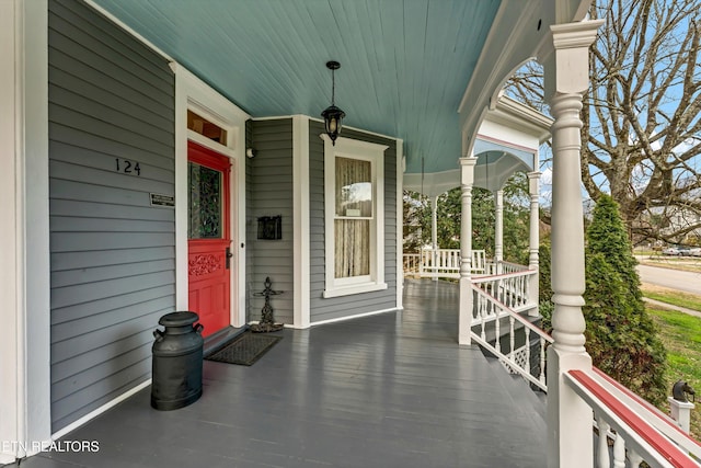 property entrance with covered porch