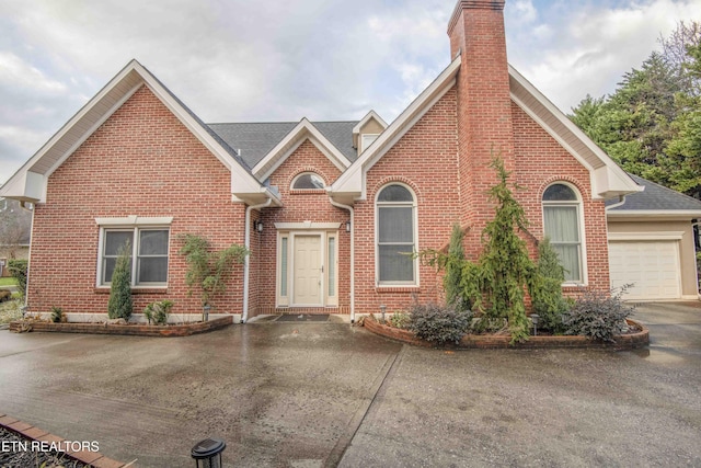 view of front facade featuring a garage