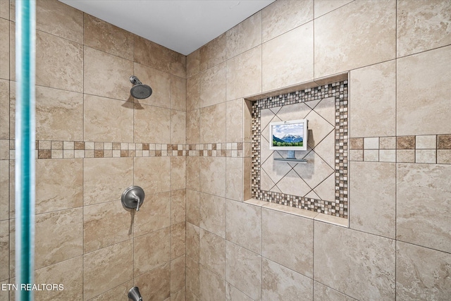 interior details with a tile shower