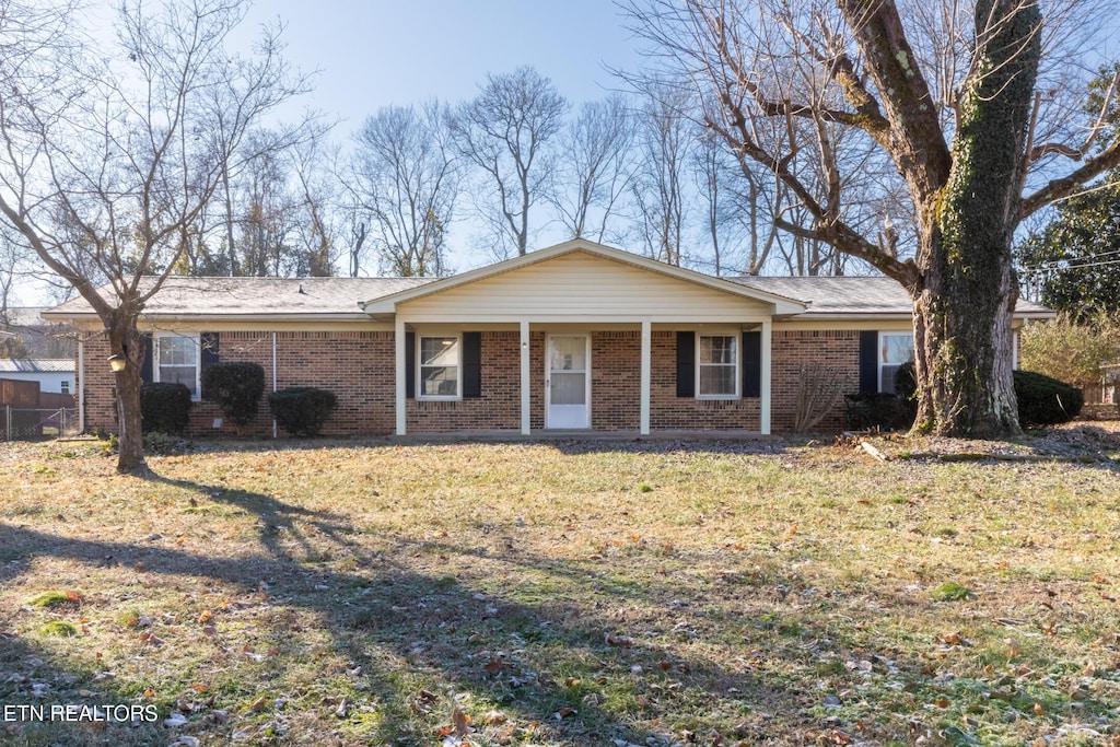 ranch-style home with a front yard