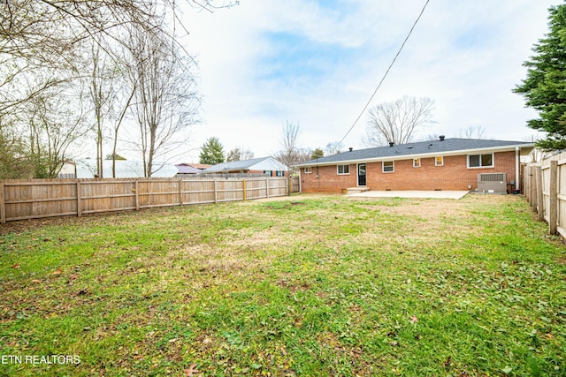 view of yard with a patio area