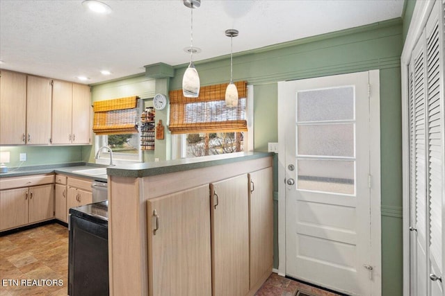 kitchen with sink, light brown cabinets, kitchen peninsula, and a textured ceiling