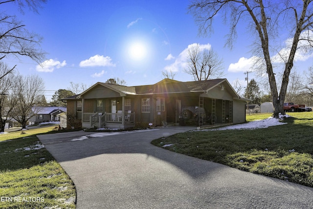 view of front of home featuring a front lawn and a porch