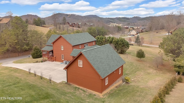 bird's eye view with a mountain view