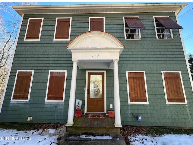 view of front facade