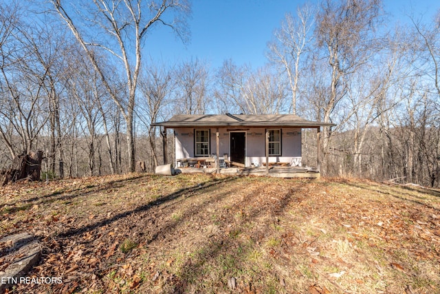 view of front of property featuring a porch