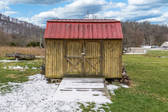 view of outbuilding with a yard