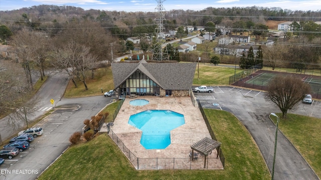 view of swimming pool