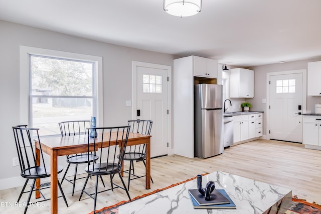 dining room featuring light hardwood / wood-style floors and sink